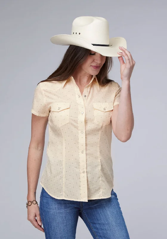 Roper Womens Diamond Wallpaper Cream Cotton Blend S/S Shirt Classic V-Neck Short Shirt